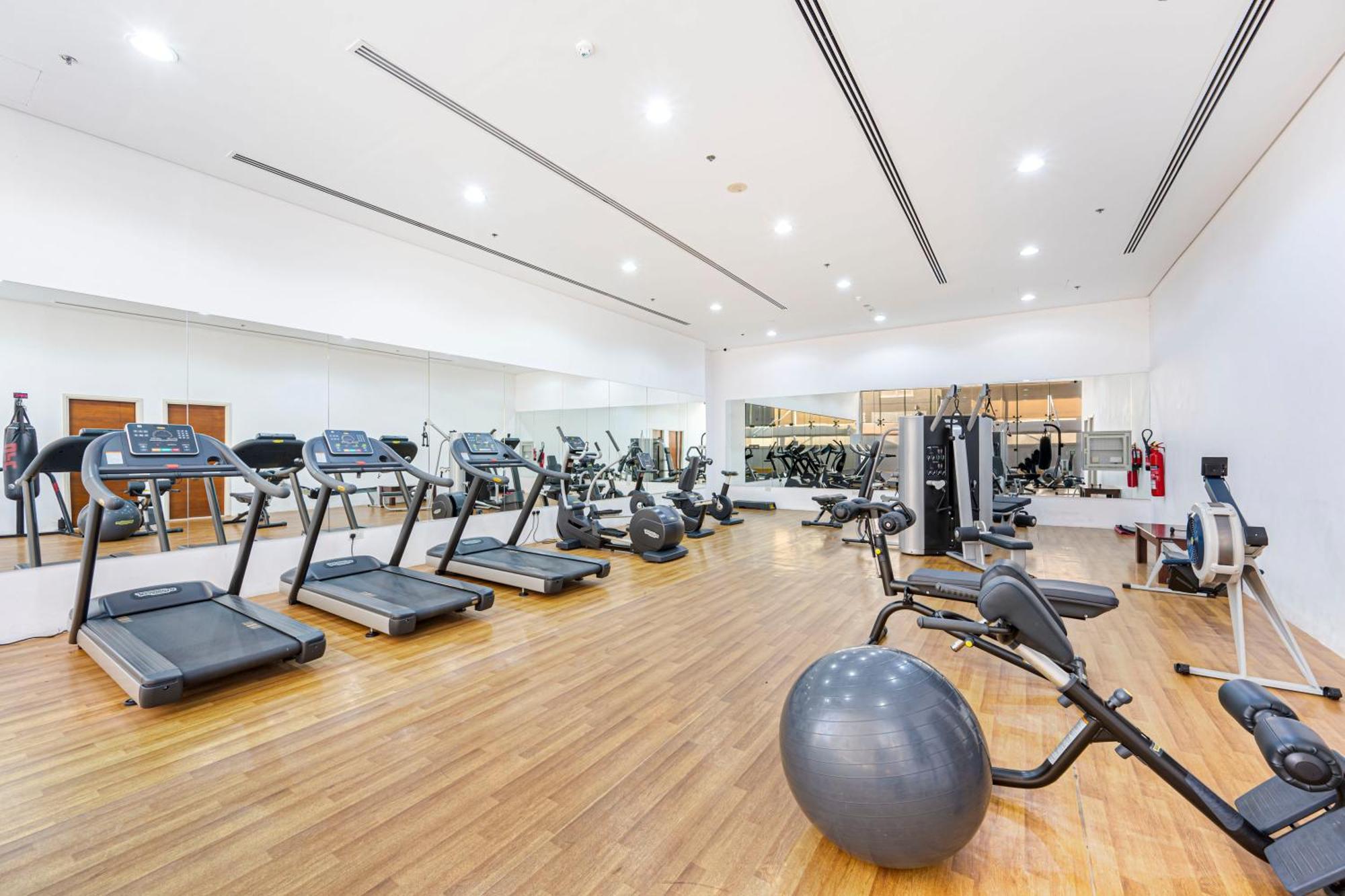 Luxury In Silicon Oasis *