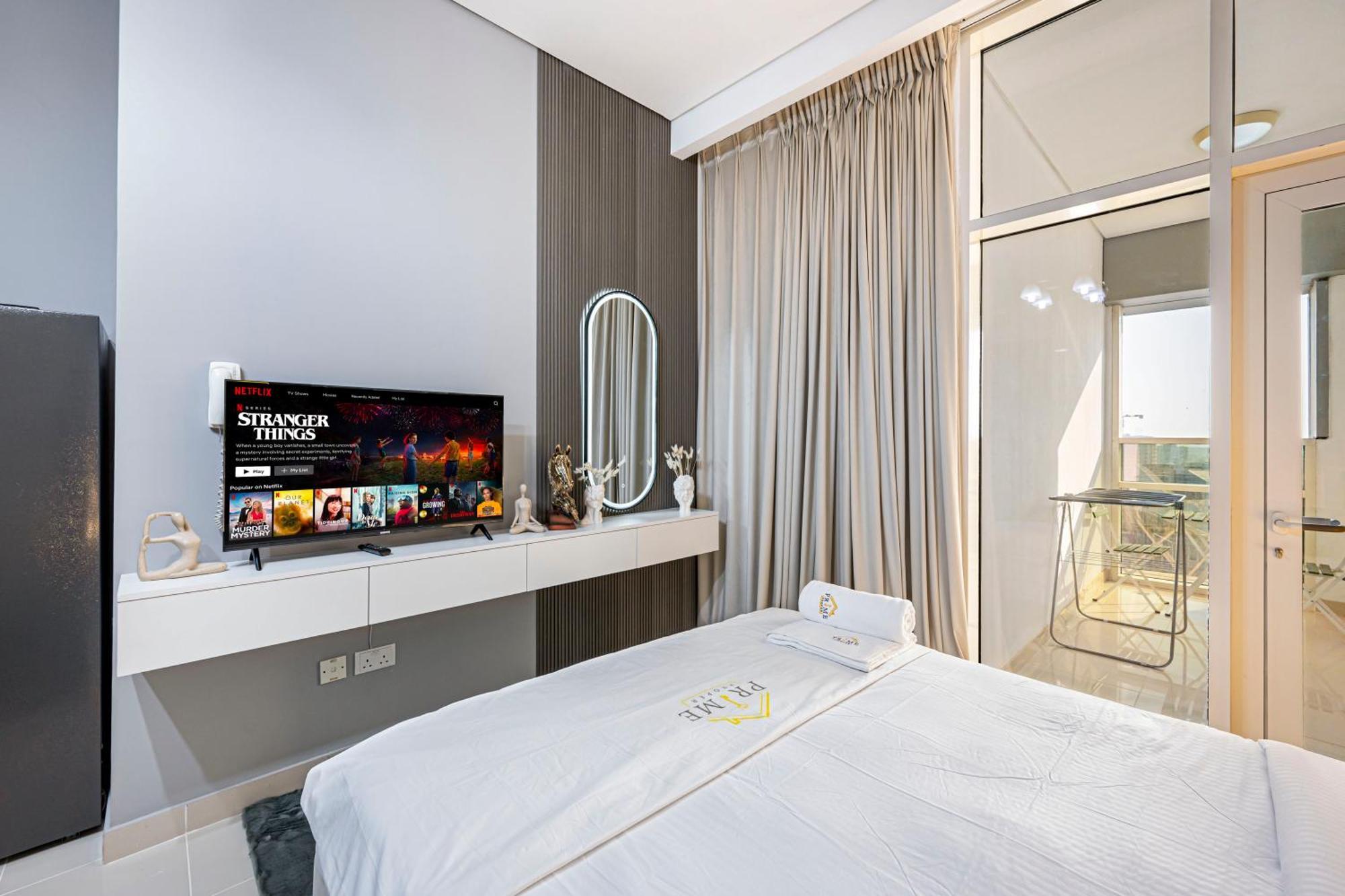 Luxury In Silicon Oasis *