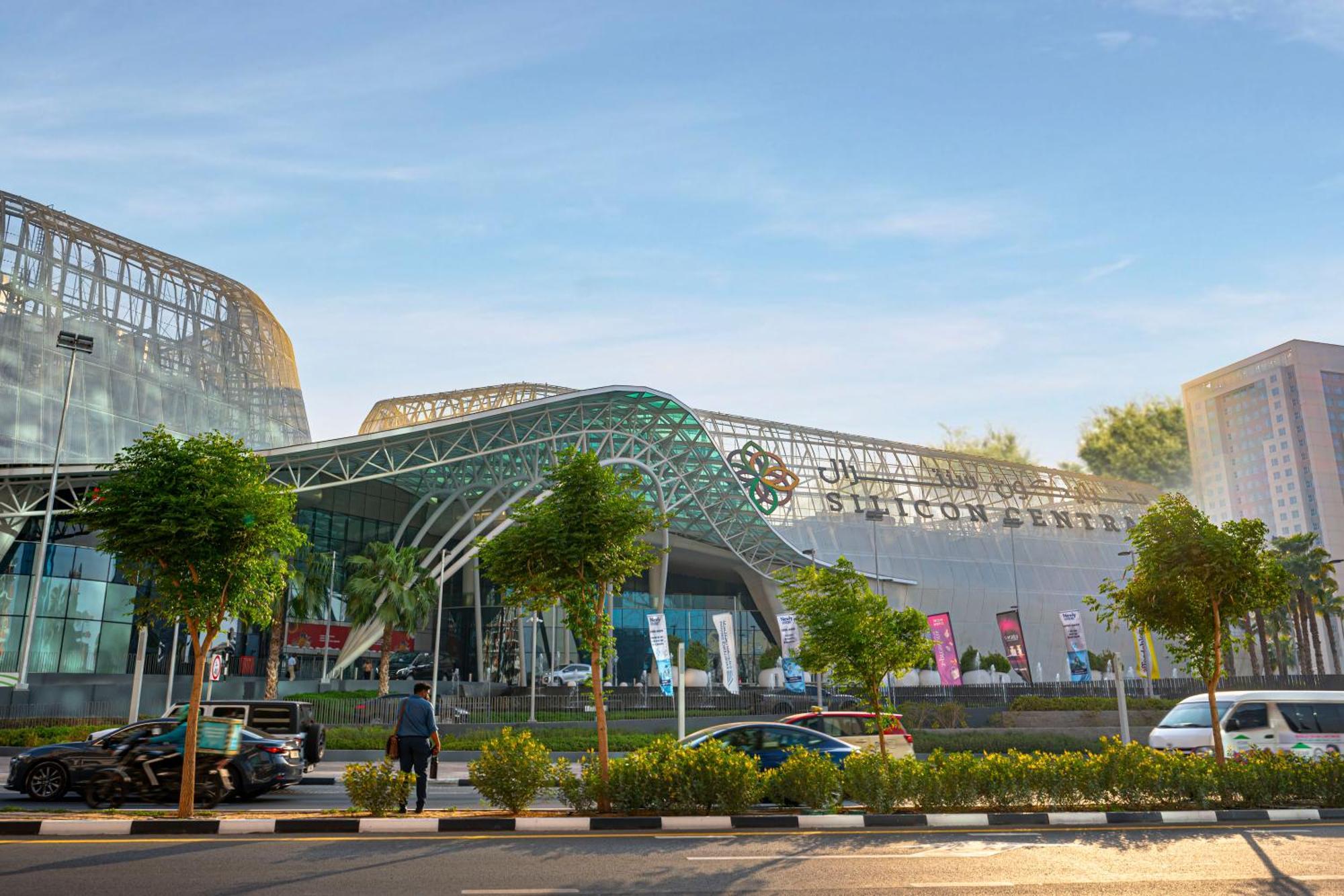 Luxury In Silicon Oasis
