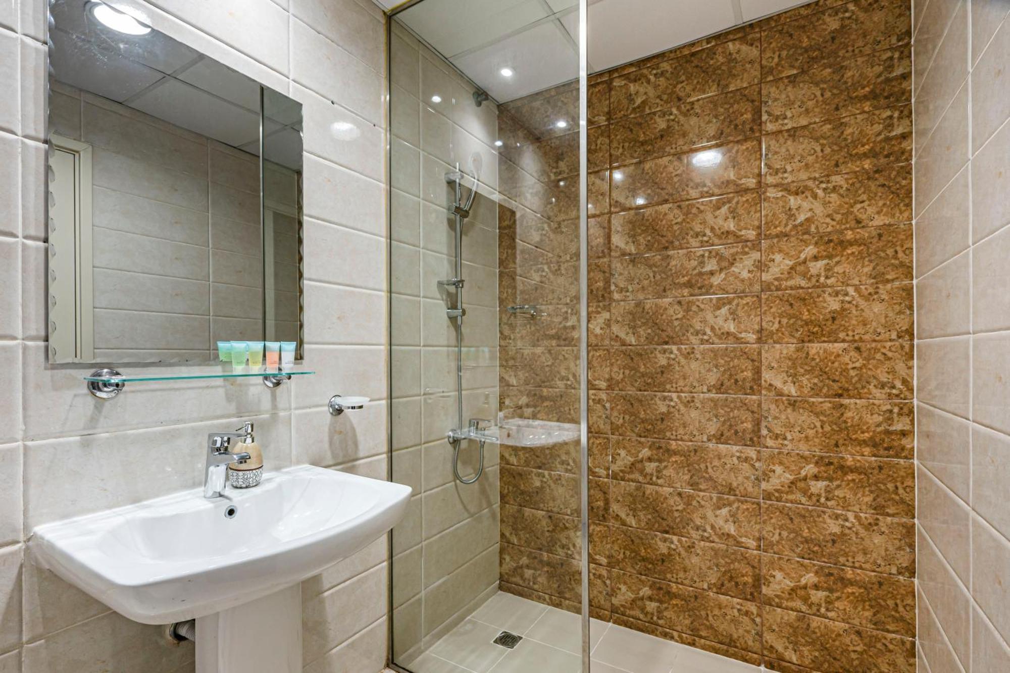 Luxury In Silicon Oasis